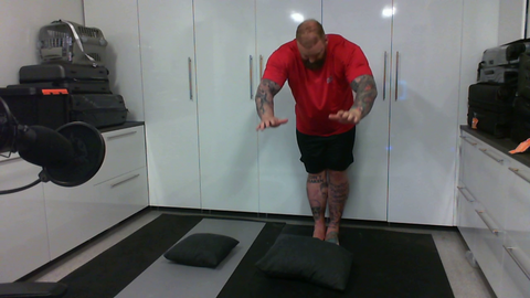 Hafthor does yoga