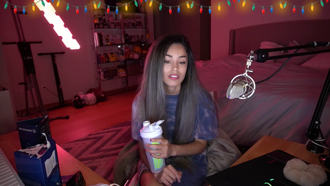 Valkyrae on Alinity's dog