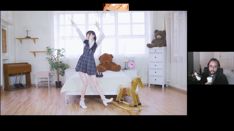 Moonmoon destroys weebs