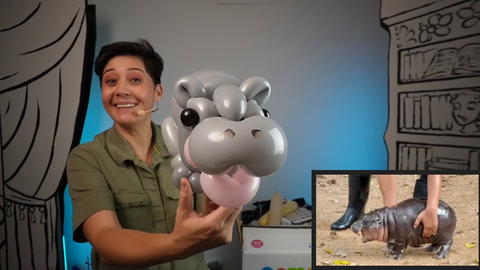 Streamer makes a balloon Moo Deng