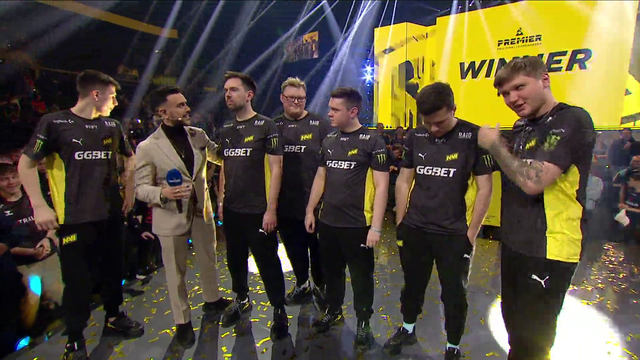 Kid goes on stage during interview to get his tee-shirt signed by s1mple