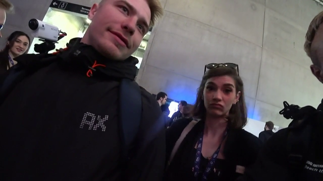 InvaderVie and Destiny's girl meet Knut's gang at TwitchCon Berlin