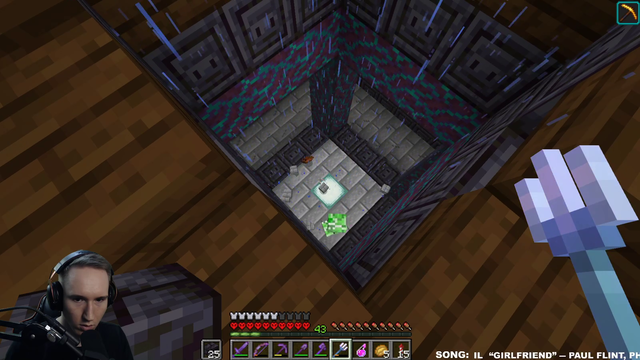 Minecraft Streamer loses 500 hour Hardcore World!