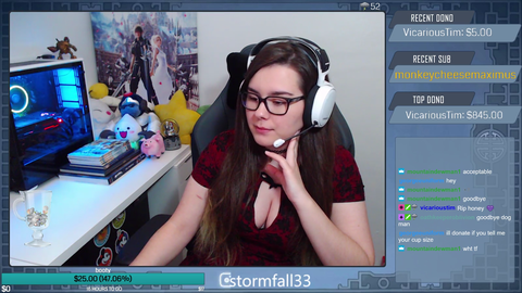 Streamer reveals her cup size
