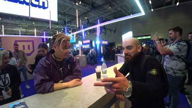 Sliker getting partnered IRL at TwitchCon Berlin