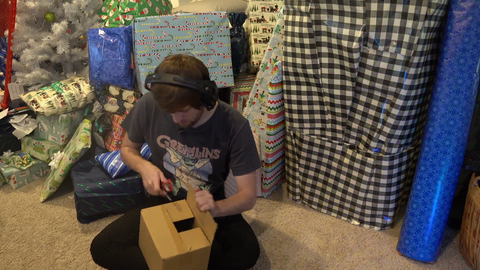 Soda unboxes CodeMiko