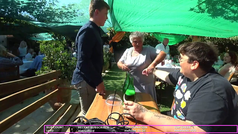 Fight breaks out between two grandmas on stream