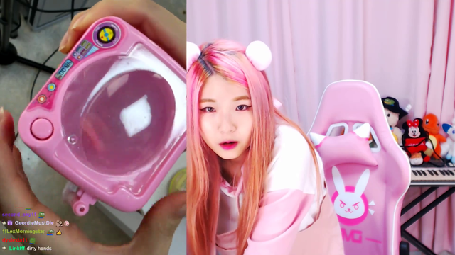 Tiny Streamer Washes Tiny Clothes