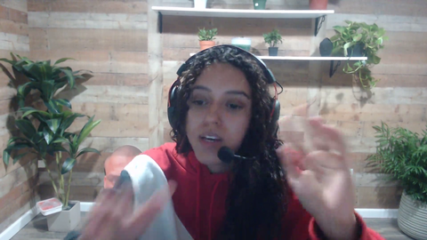 Macaiyla talking about vote manipulating posts in order to be banned, also that she will DMCA any negative posts of her on LSF