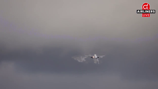 Incredible wing tip vortices formed by landing Airbus A320 aircraft in Manchester Airport