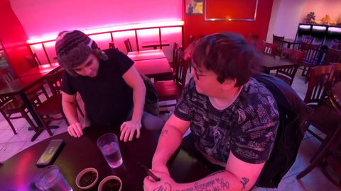Andy teaches Mizkif the leeching game of Texas