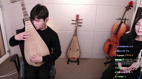 Guy plays the pipa