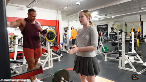 Knut's daughter deadlifts 60kg / 132 lbs