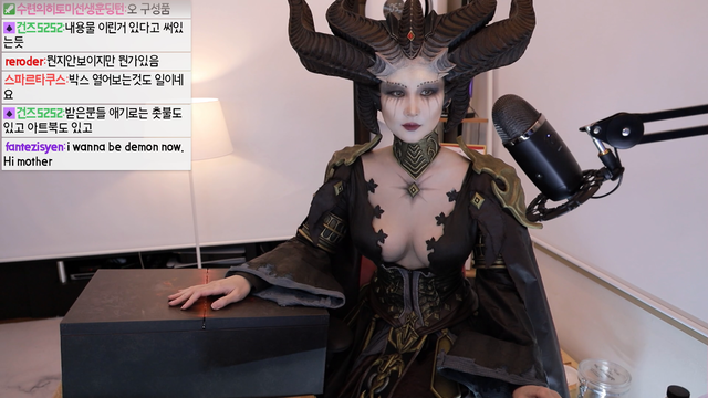 Lilith cosplay