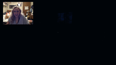 Streamer's mom sneakily turns off the lights during Phasmophobia.