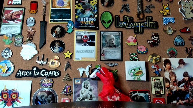 Vinesauce unboxes a trading card from '92.