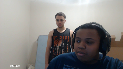 Mizkif shows the back of his Zoomer haircut LULW