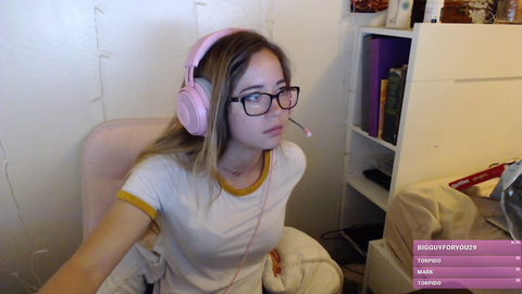 m0xyy refuses to stay alone with maya