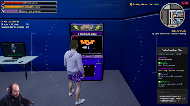 MoonMoon plays an arcade game