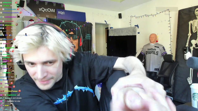 xQc enjoys a quick snack