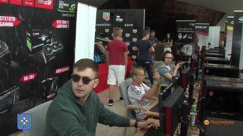 Kid steals a wallet and runs out of the building on a Polish LAN stream