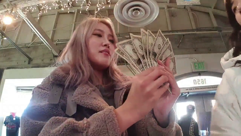 Korean streamers getting flexed on in LA Diner