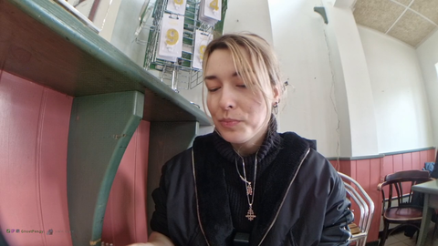 Boo showcases her cake in Latvia