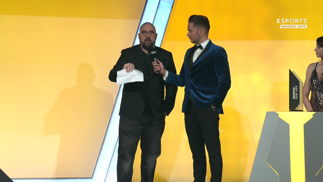 Richard Lewis calls out Polygon, Waypoint and Kotaku live on stage