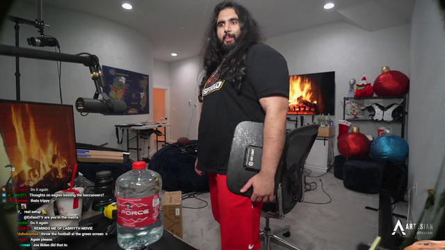 Esfand walks in the 5th dimension
