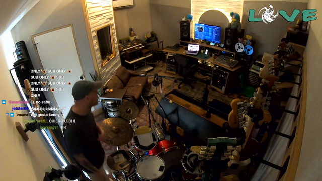 Kenny plays a drum beat for Juicers in chat