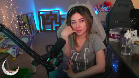 Alinity broke down on stream since the constant shit she is getting on daily basis is starting to affect her.