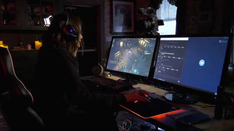 Stream shows second monitor w/ twitch chat full of ResidentSleeper