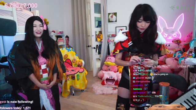 Hachu compliments Emiru