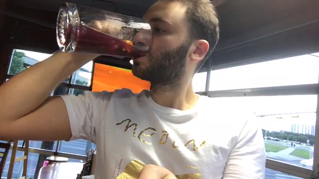 Reckful chug's whole cocktail after getting waitresses number