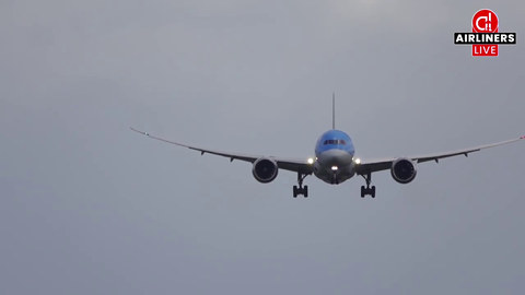 High speed emergency landing of a TUI Boeing 787 at Manchester Airport, to a full stop