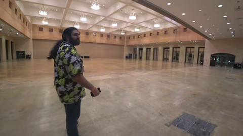 Mizkif and Lacari gachi scream in public