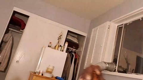 Ebz gets scared from the baseball twitter video