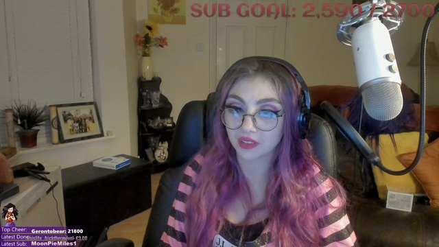 JustaMinx - Scrolling through youtube vids and baited by a viewer