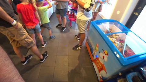 Esfand gets judged by little girl