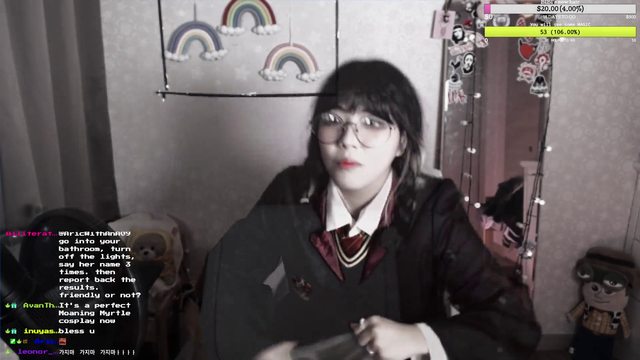 Streamer uses the invisibility cloak