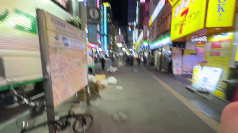 Streamer LonchedeHuevito gets punched while walking in Japan