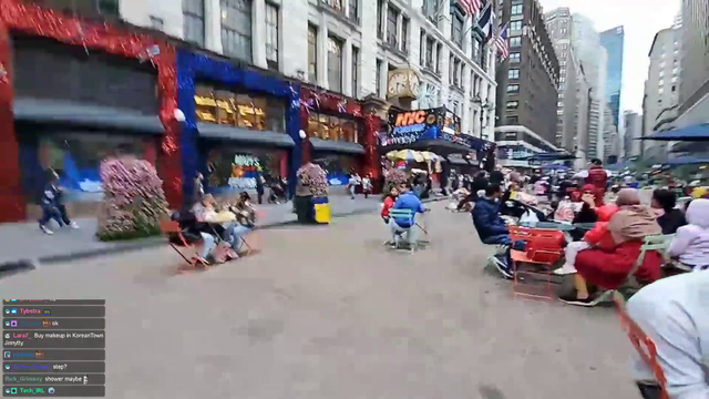 Jinnytty gets a stream sniper dressed in a colonial-era costume
