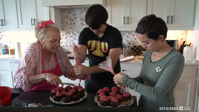 Simpmom being shameless on Cringe in the Kitchen