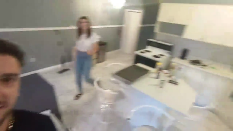Streamer moves into a new apartment