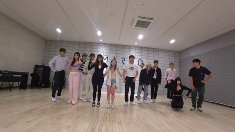 Kpop idol group Ghost9 does Potfriend