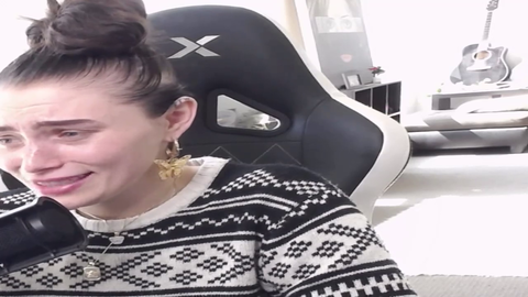 Cyr's girlfriend? takes over his stream