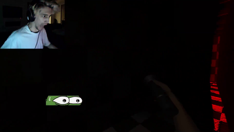 XQC got so scared he signed into cortana