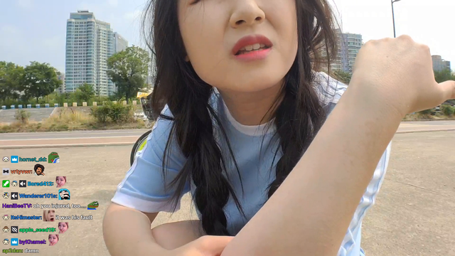 HAchubby crashes her bike (clip in comments)