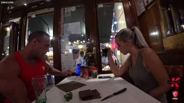 How Knut handles a doggybag with pizza