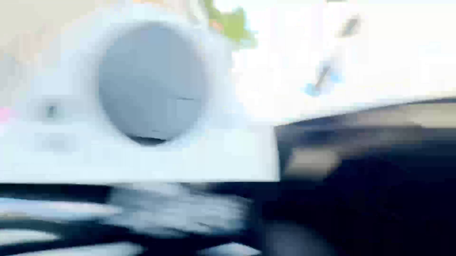 T-Pain's iPhone falls out of the car